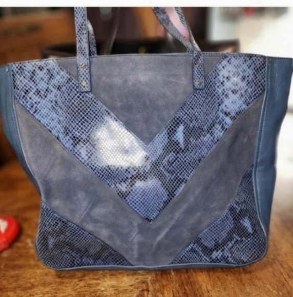 🍁🍂HTF RARE Tory Burch Blue & Night Sky Chevron Leather Suede Tote Italian - Picture 4 of 6